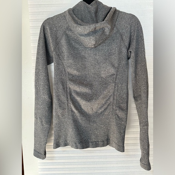 Athleta Tracker Hoodie Pullover Top Gray Small Long Sleeve Ribbed Wick #138497 - Picture 6 of 6